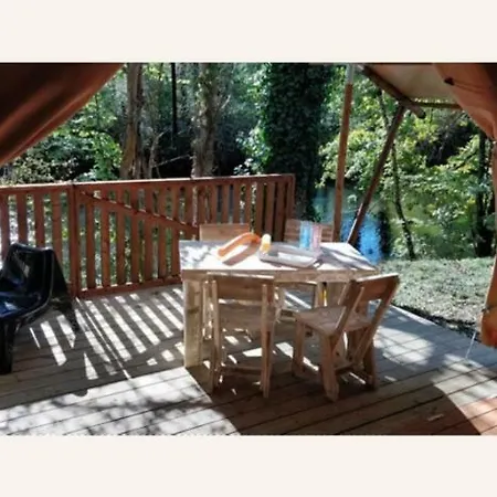 Camping Peyrelevade Parque de Campismo Brantôme